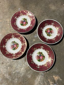 Set of 4 beautiful vintage porcelain mini decorative plates / trinket dishes. $8 OBO