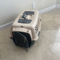 Small Pet Kennel - Like New 