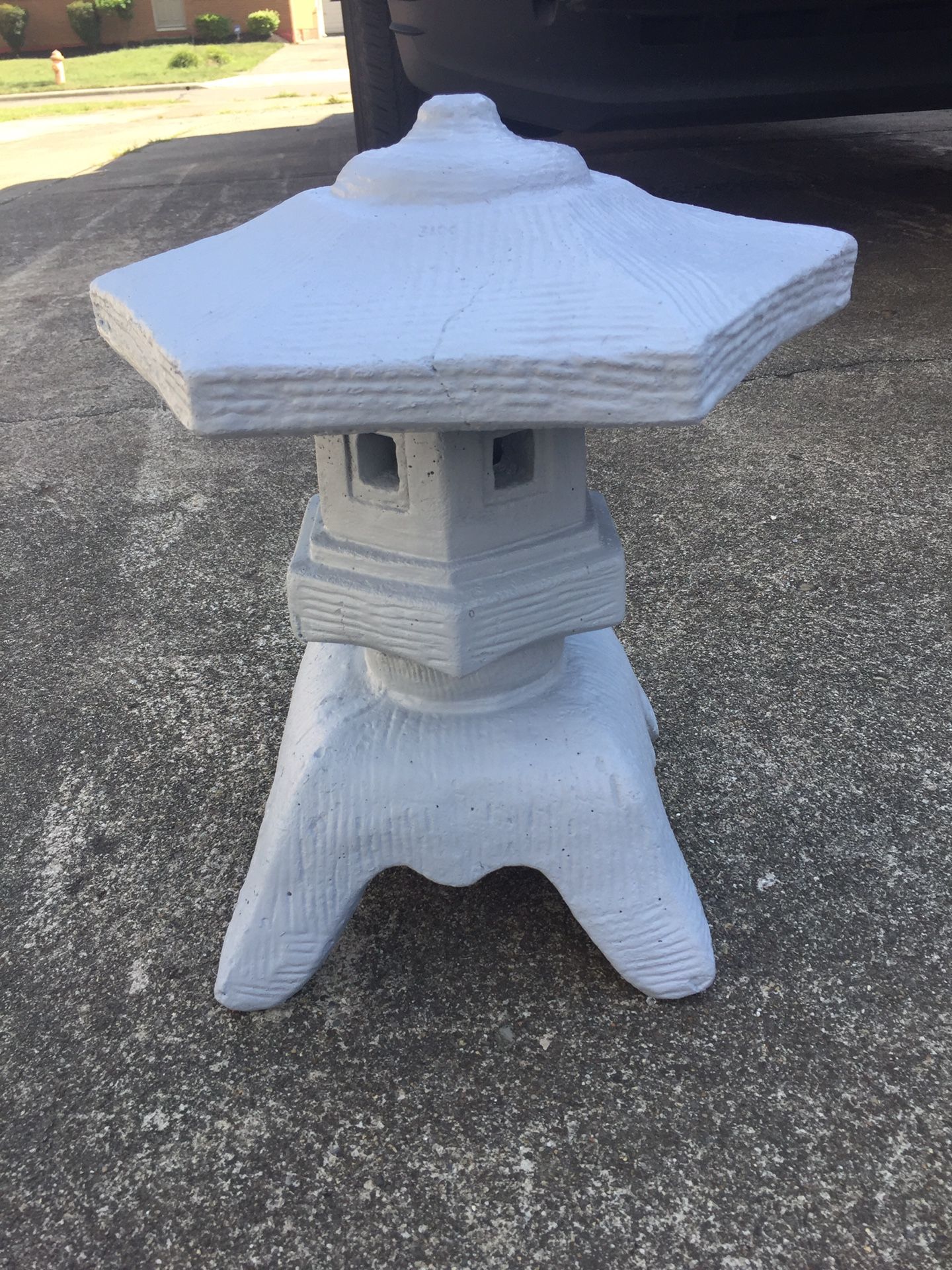 Concrete garden pagoda lantern