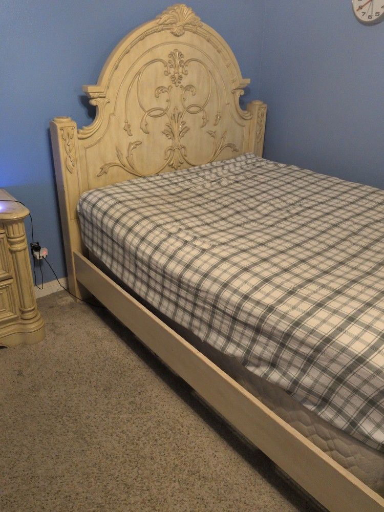 Bedframe & Nightstand