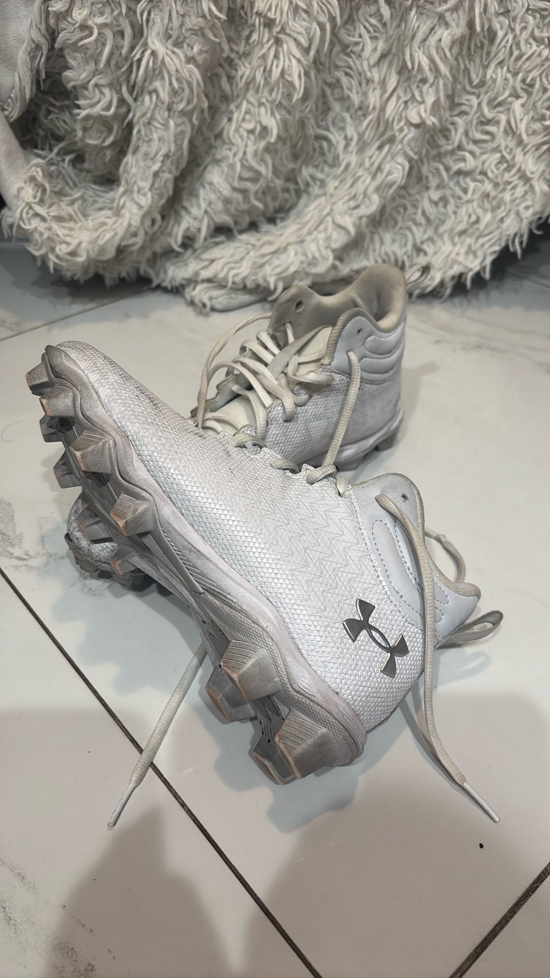 Kids 5.5y Under Armor Cleats