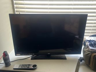 32-Inch Flat Screen TV with Remote