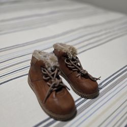 Children's Shoe (Size 12)