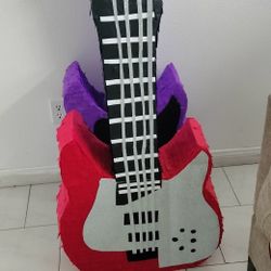 Guitarra En Piñata 