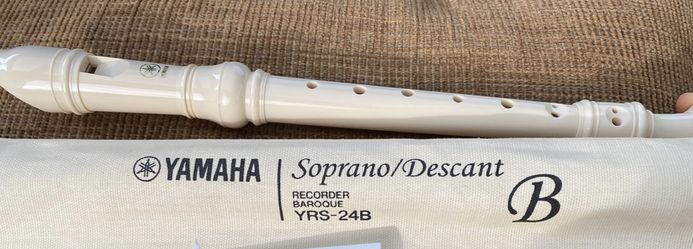 Yamaha YRS-24B Soprano Recorder, a beginner-friendly wind instrument in the key of C with baroque fingering. 
