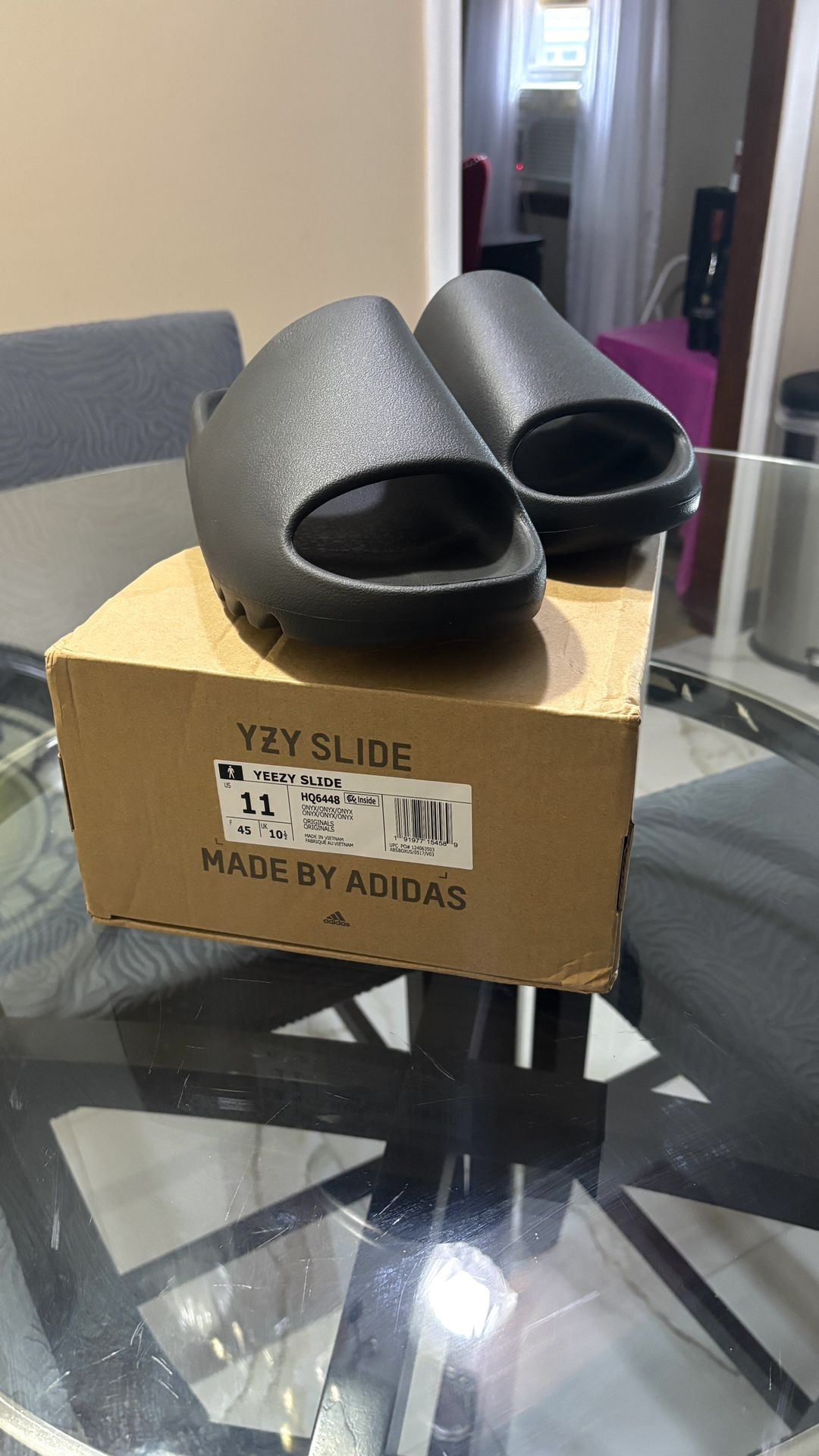 Adidas Men’s Yeezy Slides (Onyx) Size 11