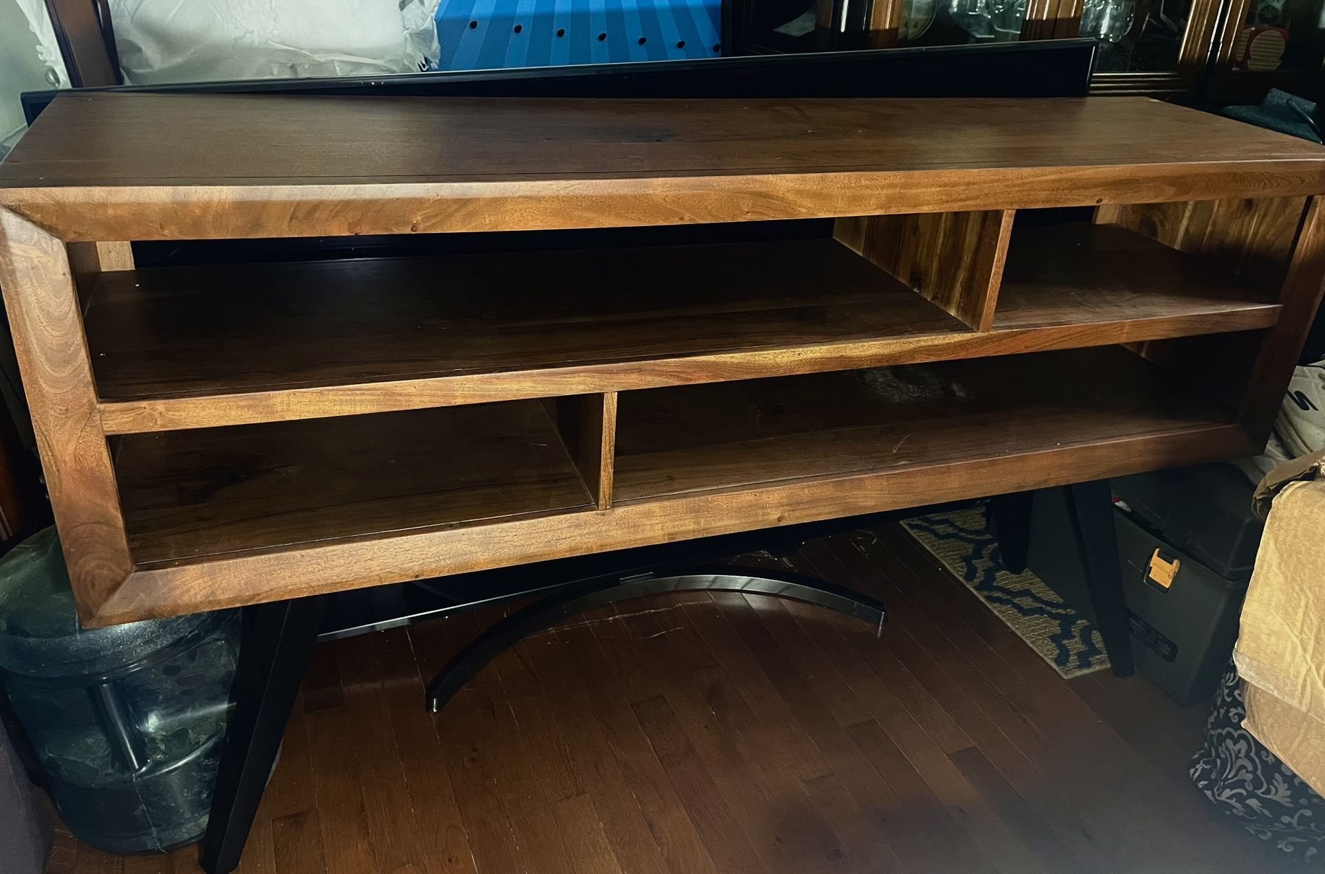 Haverty’s Olsen Console Table