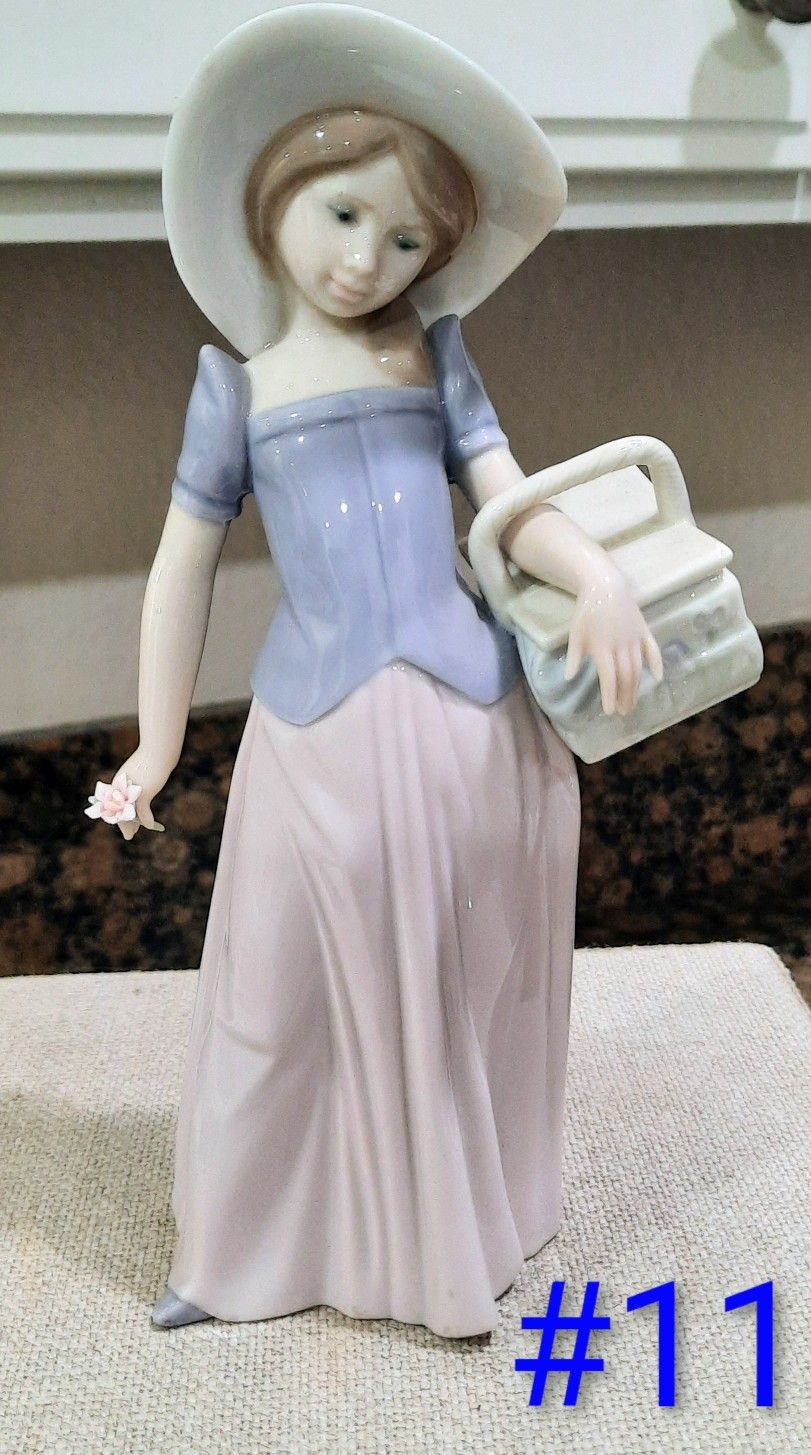 Vintage Lladro Porcelain Figurine " Tailormade"
