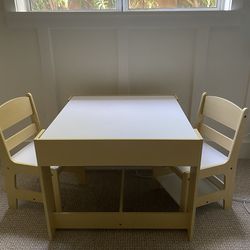 Kids table and chairs