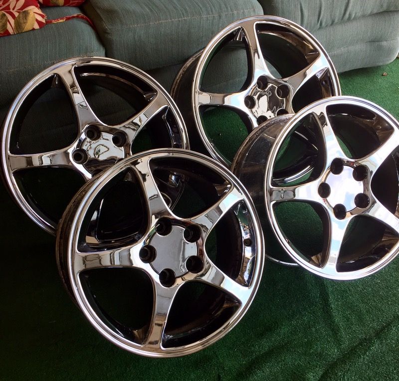 Corvette wheels, I need to clear space in my garage...good Corvette rims!