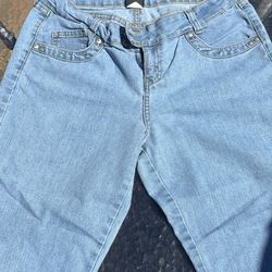 FUBU Denim Capri Jeans – Women’s Size (11/12) – Great Condition!