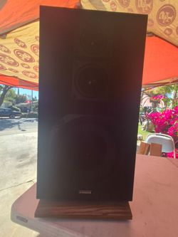 Fisher Floor Standing Speaker