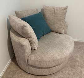 44” Cream Swivel Cuddler Chair – Like New