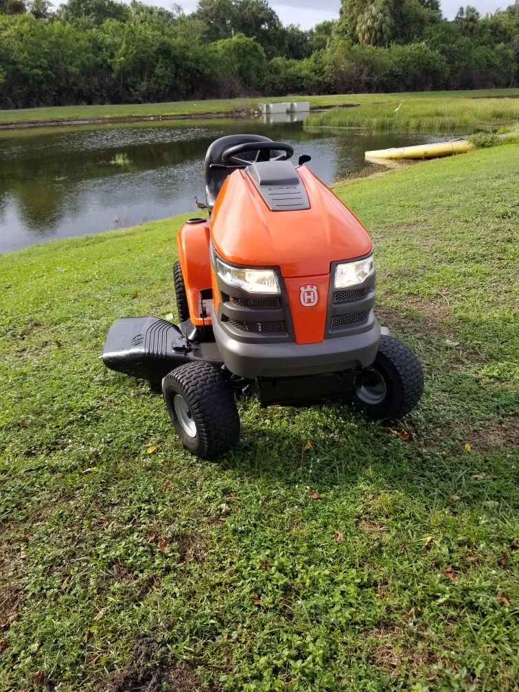 Husqvarna YTH21K46 Riding Lawn Mower. Kohler 21Hp. 46" Cut. Runs Great