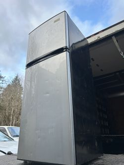 Magic Chef Apartment Refrigerator 