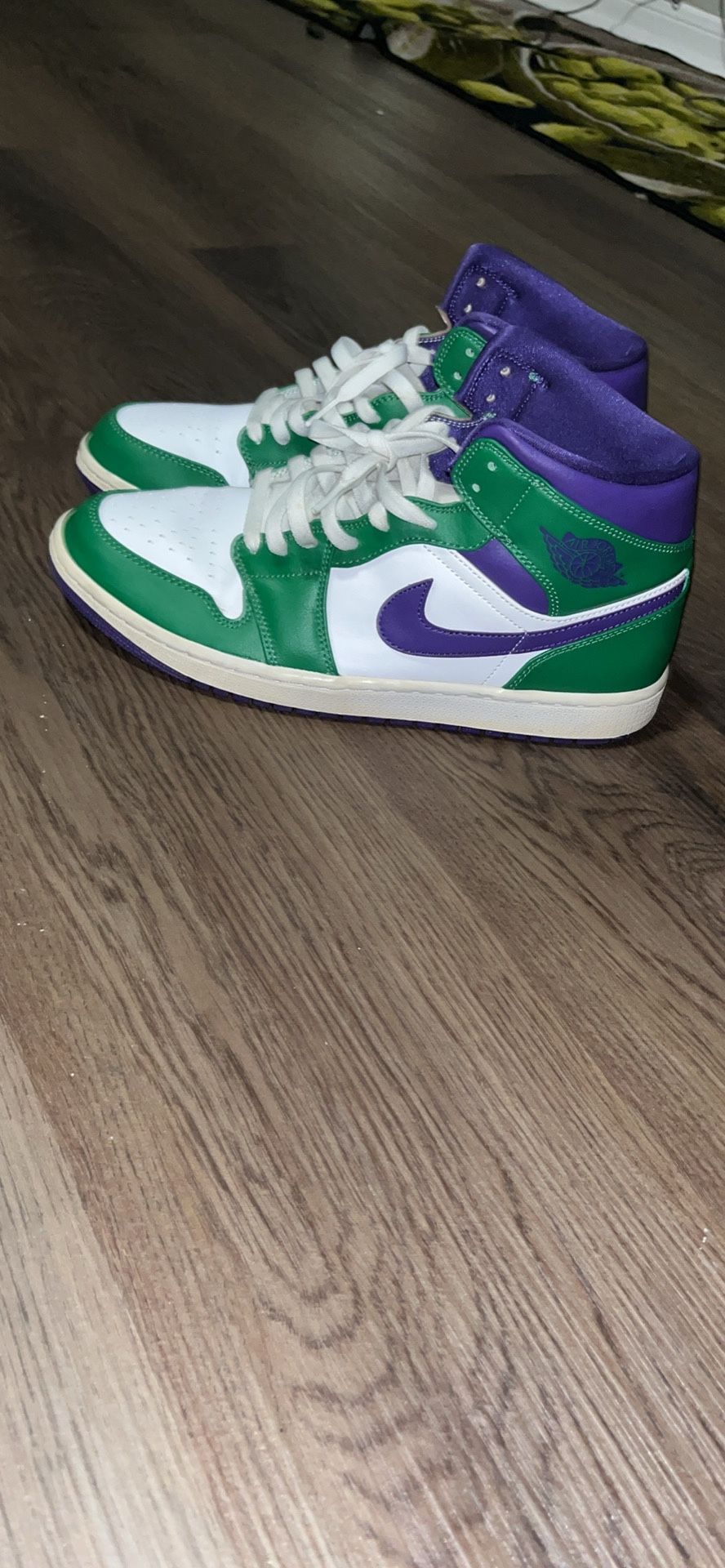  Jordan 1 Mid Incredible Hulk