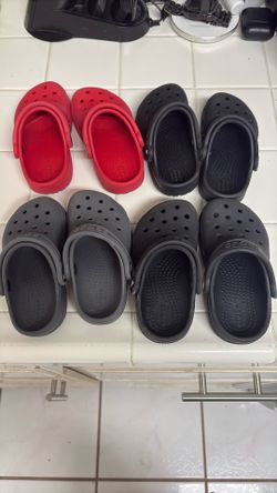 Size 7 Crocs 