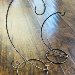 2 park Bard's Twisted Gold-Toned Ornament Stand