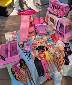 Huge bundle of barbies used condition  $40 Slauson ave /van ness