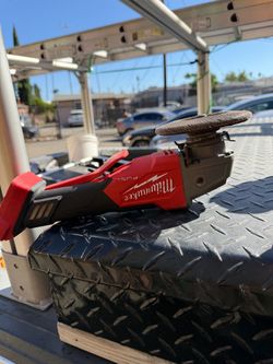 Grainer fuel 18 volt Milwaukee