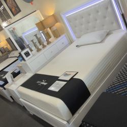 4Pc Queen Bedroom Set