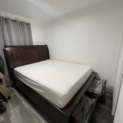 Queen Wooden BedAnd  One Night Stand And