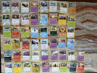 50 Card Pokémon Lot 