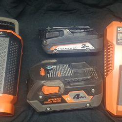 RIDGID 18V Jobsite Kit - Bluetooth Speaker, 2 Batteries (4Ah & 2Ah) + Charger
