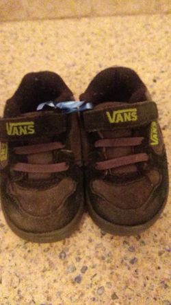 Vans shoes size 4