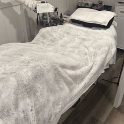 Esthetician Chair 