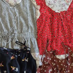 Female closing Tops Size: S-M / 6-8