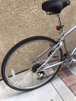 Giant Cypress DX Hybrid Bike 17 for Sale in Yorba Linda, CA - OfferUp