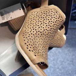 Women’s Size 6.5 Sandal Heels Shoe Brand new In Box 