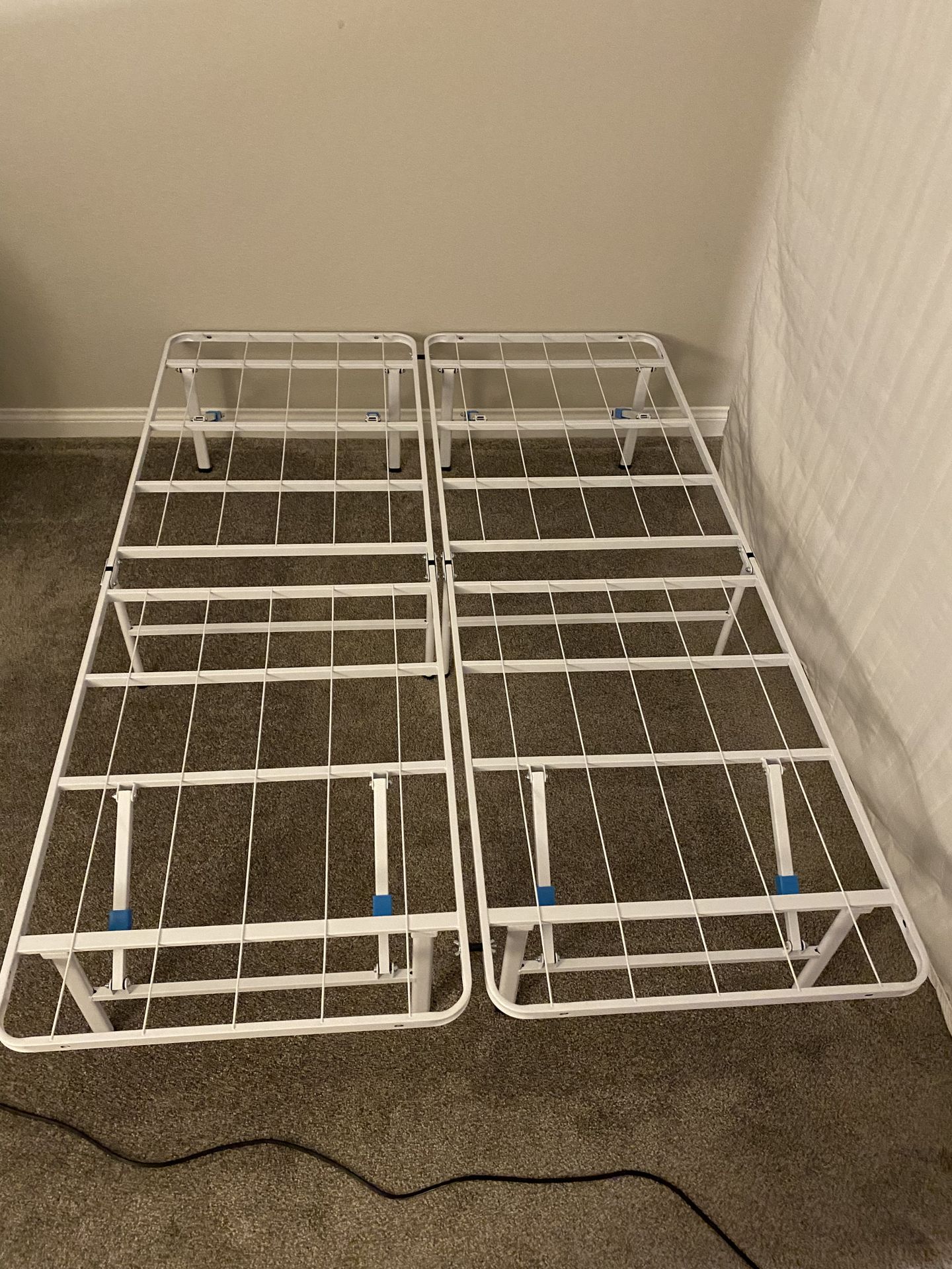 NICE WHITE FOLDABLE 2xTWIN / FULL SIZE BED FRAME!
