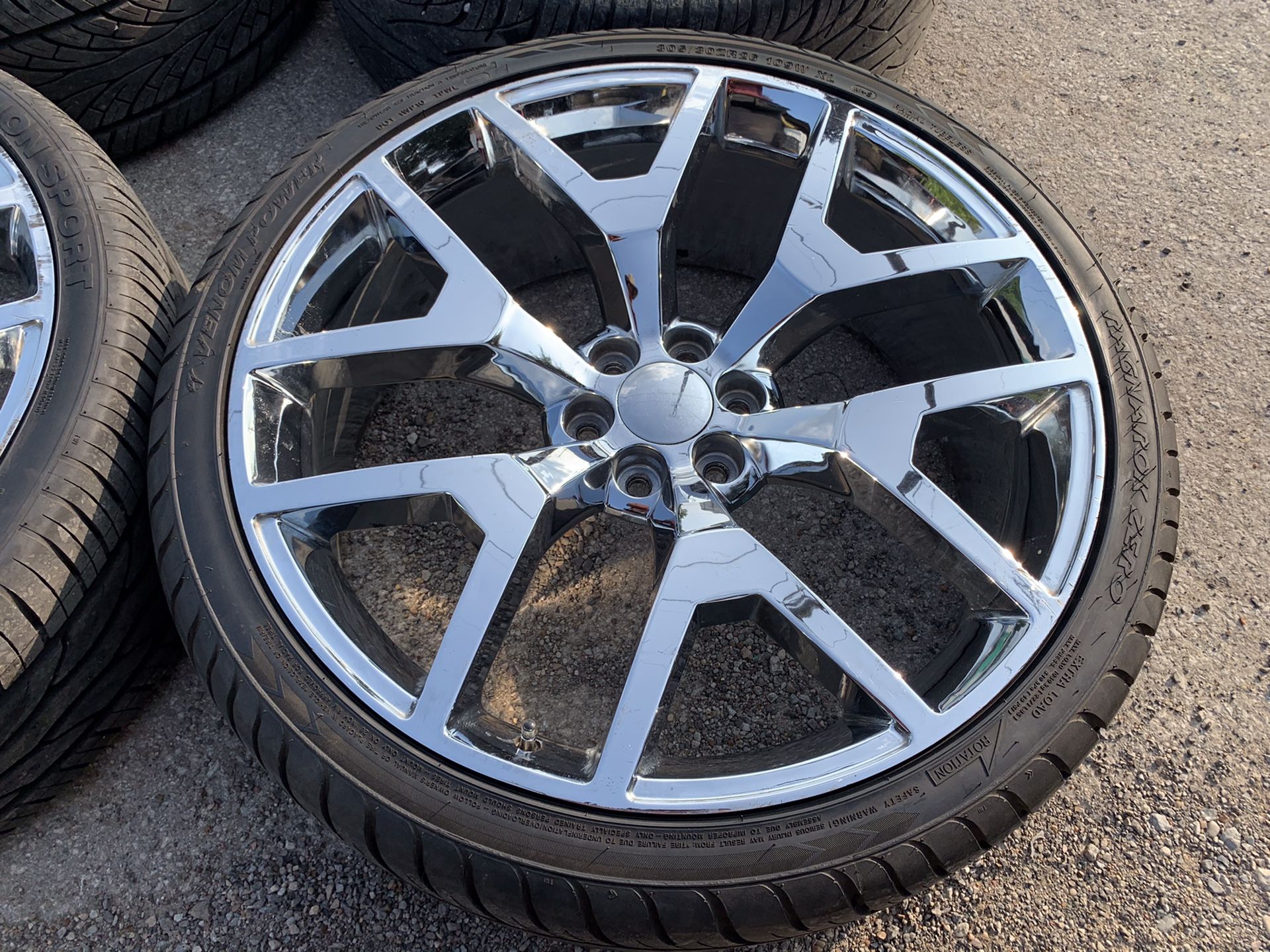 26” chrome rims and tires 26 Crome Wheels 26s Chevy