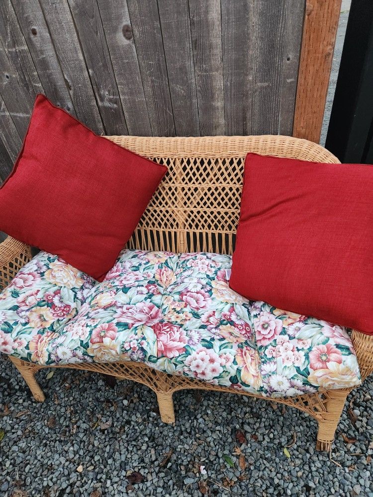 Classic wicker rattan vintage style loveseat Palm Beach seaside cottage cabin sunroom Victorian tropical tiki

Classic wicker woven rattan loveseat
