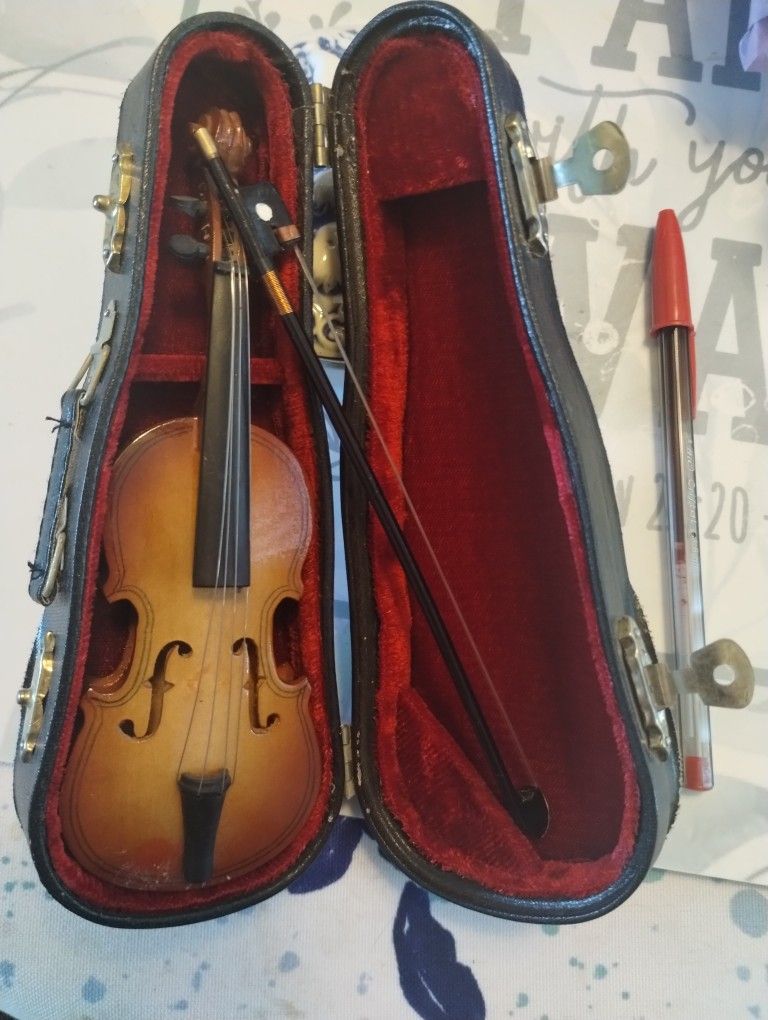 Miniature Violin In Case-vintage Collectible