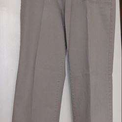 Gloria Vanderbilt Ladies Khakis, Size 12