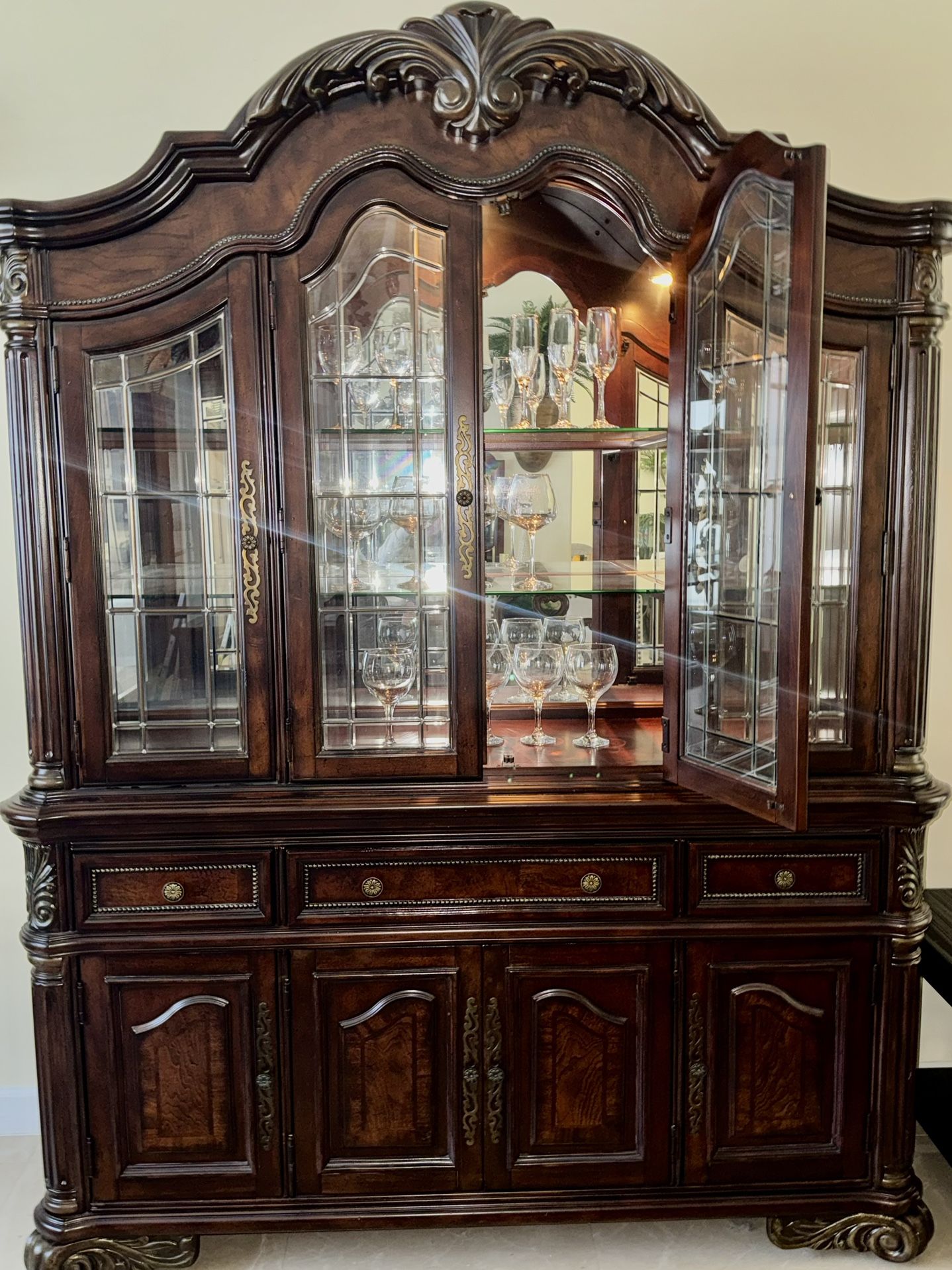 Luxury Solid Wood China Cabinet with Leaded Glass & Interior Lighting