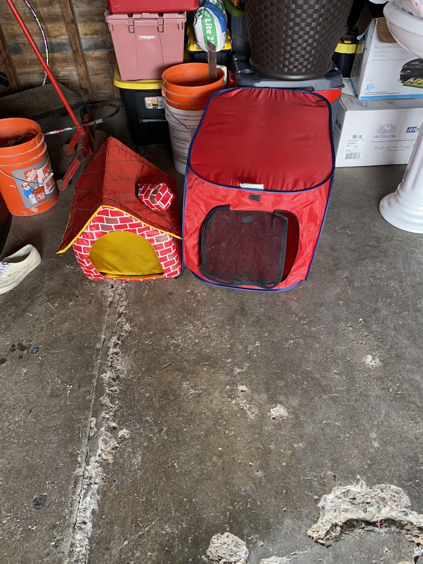 DOG HOUSE AND PLAYPEN