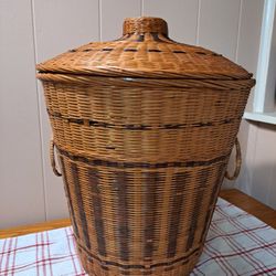 18"  Handwoven Rattan Laundry / Storage Basket With Lid & Handles
