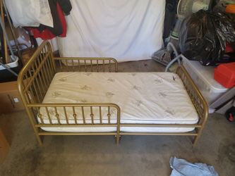 Small child bed with serta mattress