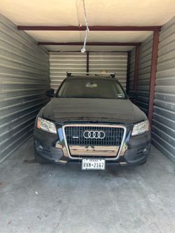 2010 Audi Q5 ( PLEASE READ )