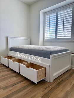 Twin Solid Wood Bed With 3 Drawers And Mattress $600
