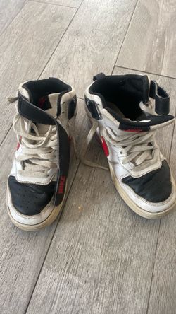 Used Nike shoes $15