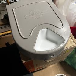 Automatic Pet Feeder