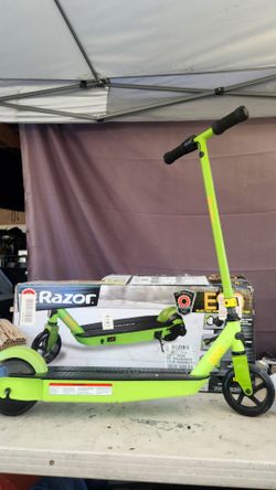 Razor Black Label E90 Electric Scooter (se hable español)