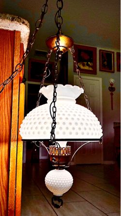 VTG ELEGANT WHITE MILK GLASS HOBNAIL SWAG LAMP HURRICANE HANGING LIGHT FIXTURE PLUG IN