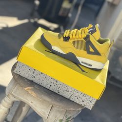 Jordan 4s Yellow Lightning’s 