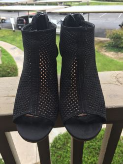 Women’s wedge bootie size 61/2